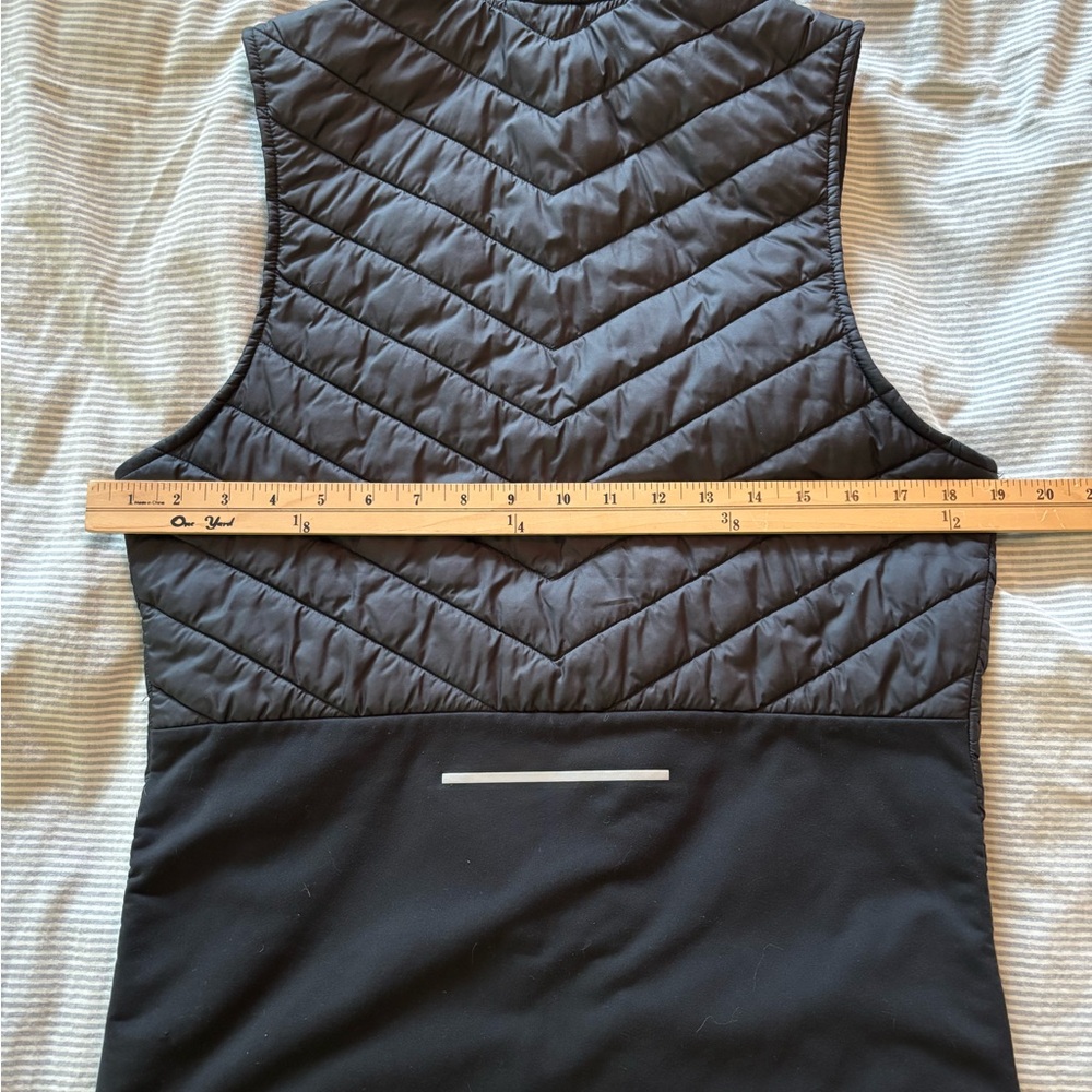 Nike Aerolayer Black and Silver Running Vest - Picture 4 of 8